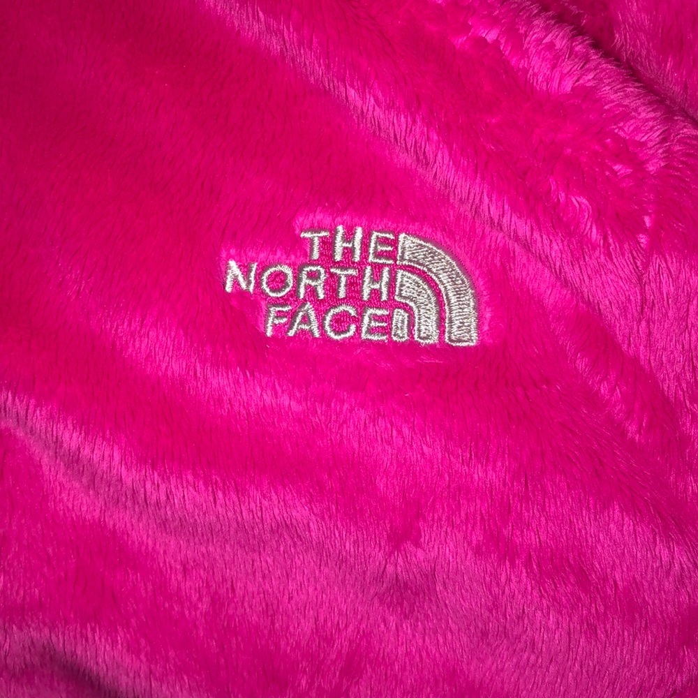 Bright pink North Face Osito jacket 💕
